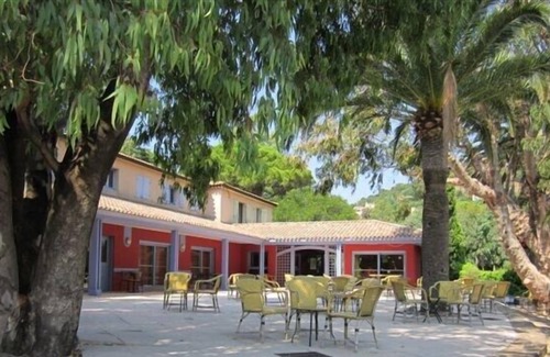 Cavaliere Beach Apartment | Heated Pool and Direct Beach Access for 4 People - Le Lavandou