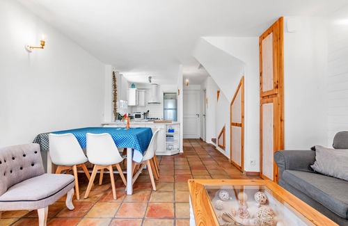 Rayol-Canadel-sur-Mer House | Holiday Home 'La Dolce Vita' with Sea View, Wi-Fi and Air Conditioning