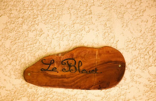 La Roche-sur-le-Buis Apartment | Homerez - Apartment for 6 people with shared pool, garden and terrace