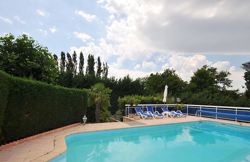 Villars Villa | Homerez - Villa for 4 pers. with swimming pool, garden and terrace in Villars