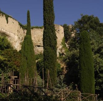 Menerbes Hotel | Hostellerie Le Roy Soleil