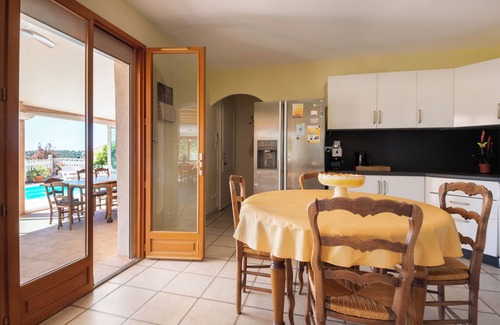 Ledenon House | House with swimming pool and beautiful view