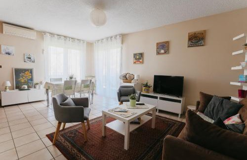 Cavaillon Apartment | HummingBird