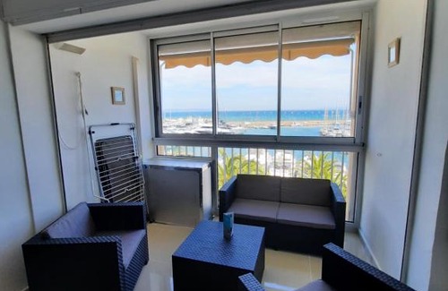 Toulon - Hyeres Apartment | Hyères port face à la mer parking privé