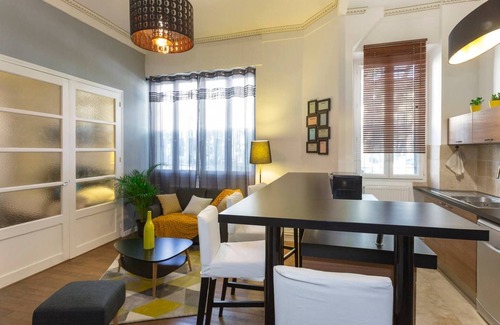 Avignon City Centre Apartment | in the heart of Avignon 2 to 4 people