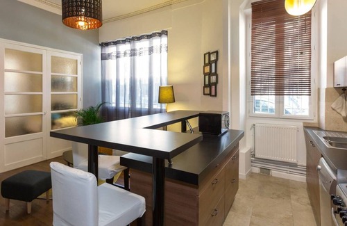 Avignon City Centre Apartment | in the heart of Avignon 2 to 4 people