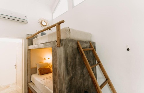 Batu Bolong House | Joga Yoga