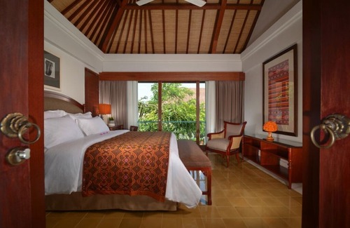 Kesiman House | Kama Village 10 Bedroom in Kesiman
