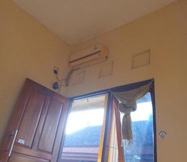 Padonan House | Kamer kost Syariah & VILLA BERAWA CANGGU Bike Rental