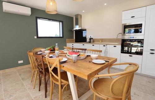 Vers-Pont-du-Gard Apartment | L'Olivier villa with private pool