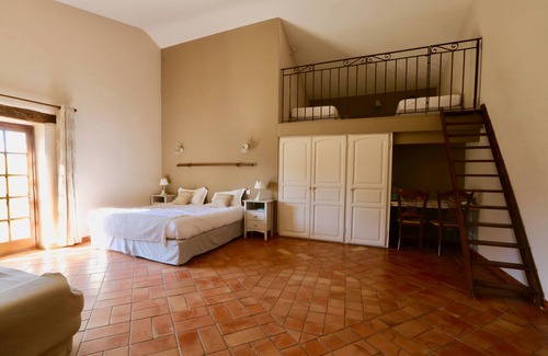 Roussillon Other | La Bastide Magnolia in Roussillon, in the heart of the Luberon region