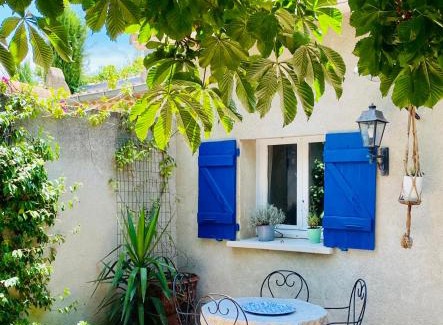 Maussane House | La capucinette à l’ombre du marronnier