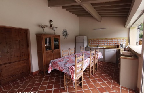 Carpentras House | La Fraiseraie family home with 5000 m2 of wooded grounds