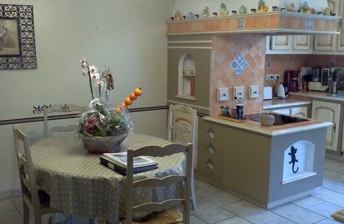 Carpentras House | La Fraiseraie family home with 5000 m2 of wooded grounds