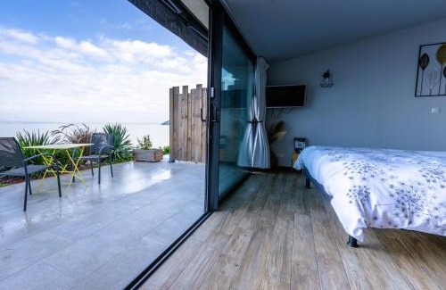 Istres House | La Suite Soleil Romantique & Balnéo