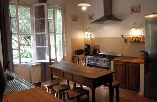Les Hauts de Villeneuve House | Large and beautiful air-conditioned family home Avignon short stay possible