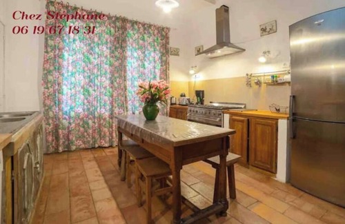 Les Hauts de Villeneuve House | Large and beautiful air-conditioned family home Avignon short stay possible