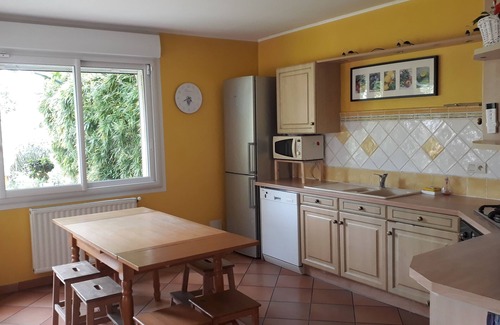 Orange House | Large house with 5 bedrooms, sleeps 10 and 1 baby bed
