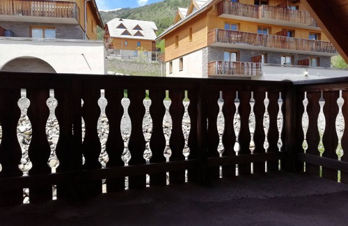 Pra Loup Apartment | Large Studio for 4 with Mountain Style, Balcony, and Scenic Views in Pra Loup