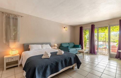 Gargas Villa | Le Mas Jorel Luxury Pool Villa with Mountain View