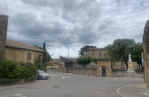 Vers-Pont-du-Gard Villa | Located in the village centre of Vers Pont du Gard. Next 2 famous Roman aqueduct