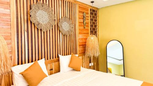 Batu Bolong Villa | Loft Hideaway Villa with Sofa Bed Central Canggu