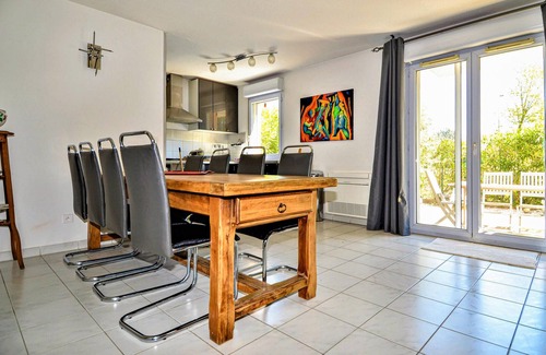 Orange Apartment | Lovely apartment in Orange with kitchen