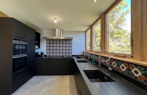 Pra Loup Ski Chalet | Luxury Chalet for 16 near Gondola, WiFi, Sauna, Movie Room – Pra Loup