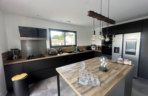 Montfrin House | Magnificent village house