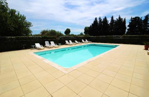 Monteux House | Maison accueillante à Monteux avec piscine partagée
