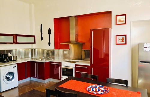 8th Arrondissement House | Marseille Goudes a house in the creeks