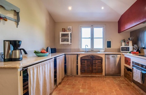 Trets Villa | Mas Du Chateau - Six Bedroom Villa, Sleeps 14
