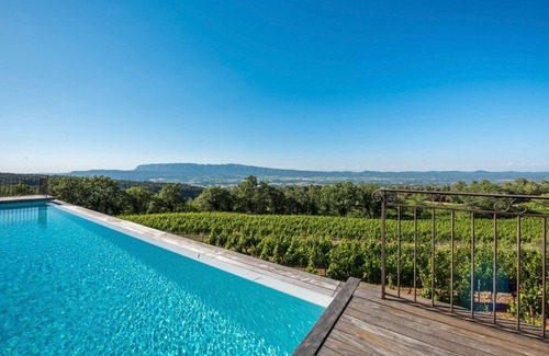 Trets Villa | Mas Du Chateau - Six Bedroom Villa, Sleeps 14