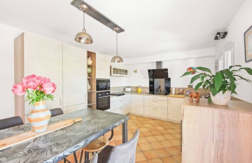 Carqueiranne Villa | Mas provencal, with swimming pool, pool house, near the sea, trade