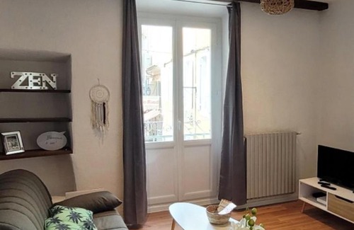 Orange Apartment | Nice studio in front of the ANTIQUE theater