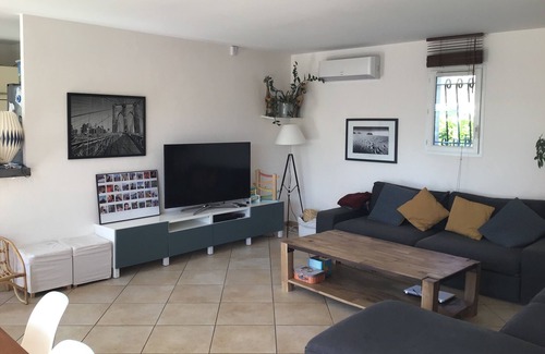 Caumont-sur-Durance House | Pleasant air-conditioned family home with swimming pool and garden