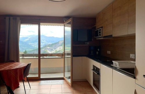 Pra Loup Apartment | Pleasant apartment with balcony and parking, Pra-Loup