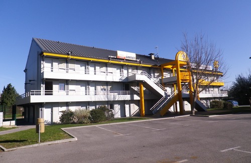 Montfavet Hotel | Premiere Classe Avignon Parc des Expositions