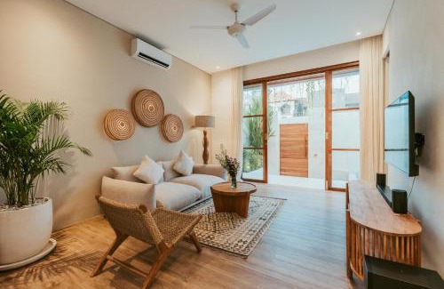 Pererenan Villa | Private Pool, Skylight Bathtub, Dreamy Pool and Serene Greenery in Canggu!