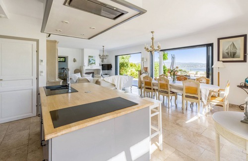 Cavaliere Villa | Promo voiles de St Tropez : Villa with swimming pool, 180° sea view, sea access on foot.