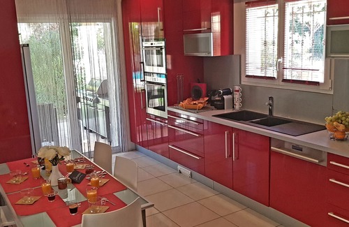 Saint-Cyr-sur-Mer Villa | Quiet villa Beach 10' walk Outdoor SPA Heated pool Boules court