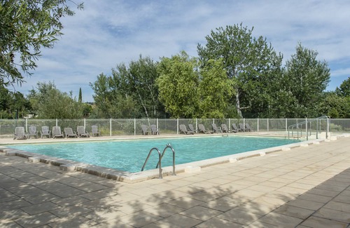 Saint-Saturnin-les-Avignon House | Résidence Sun hols - Les Rives du Lac