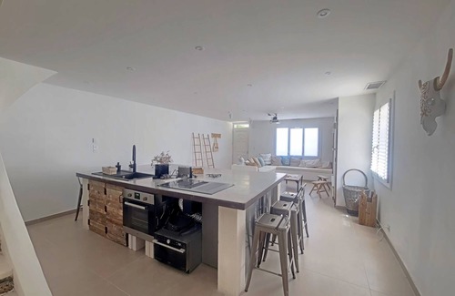 Saintes-Maries-de-la-Mer House | Renovated village house, 3 min to beach, sleeps 9