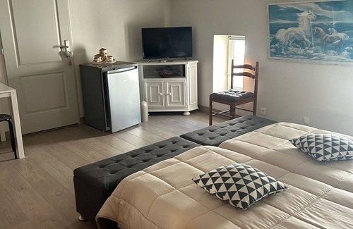 Monteux Bed & Breakfast | Room with shower only