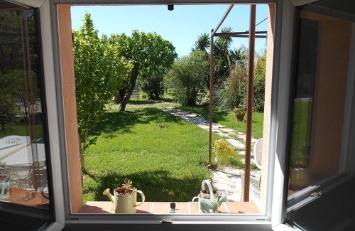Sanary-sur-Mer House | SANARY Small country house with garden. Small dogs accepted