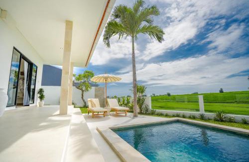 Pererenan Villa | Santorini Sunset NEW 4 BR villa with beautiful rice paddy view and a large pool