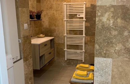 Le Thor Bed & Breakfast | Standing duplex FULL Equipements idéal moyen séjours