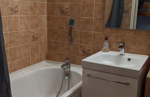 Miramar Apartment | Studio cabin 100 metres from the seafront