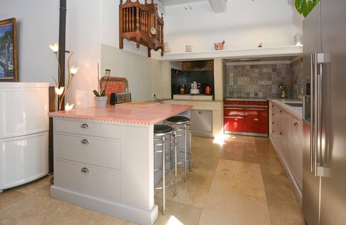 Noves House | Stunning home in Noves with WiFi