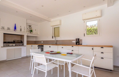 Les Restanques Villa | Stunning private villa for 8 guests with private pool, A/C, WIFI, TV, terrace and pets allowed